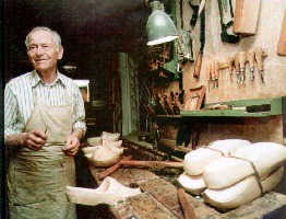 Klompenmaker   J. Paulauskas with his production